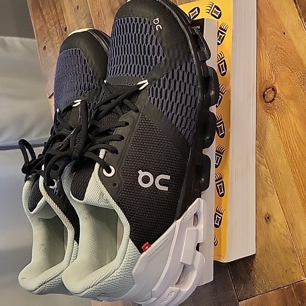 On cloudflyer gym shoes w/box